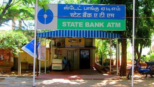 ATM Cash Withdrawal Rule: स्टेट बॅंक ऑफ इंडियाच्या एटीएम मधुन 10 हजाराच्या वर रक्कम काढताना 18 सप्टेंबर पासुन लागु होणार 'हा' नियम ATM Cash Withdrawal Rule: स्टेट बॅंक ऑफ इंडियाच्या एटीएम मधुन 10 हजाराच्या वर रक्कम काढताना 18 सप्टेंबर पासुन लागु होणार 'हा' नियम