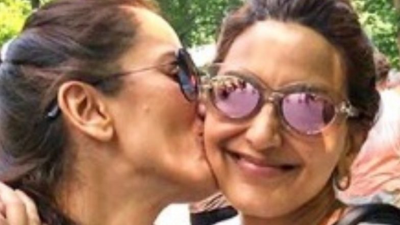 Coronavirus: गायत्री जोशी हिचे चुंबन घेतल्याने Sonali Bendre सोशल मीडियात ट्रोल; युजर्सनी दिला COVID-19  संक्रमनापासून वाचण्यासाठी मास्क वापरण्याचा सल्ला
