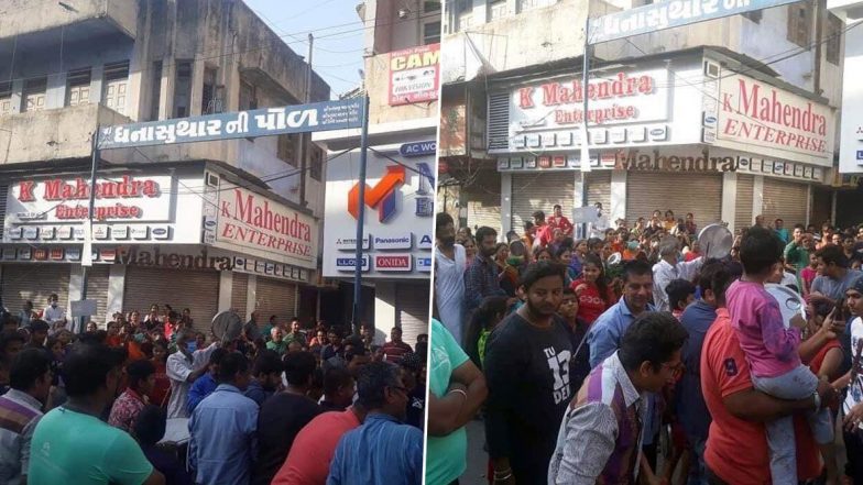 Coronavirus: Janta Curfew च्या वेळी रस्त्यावर उतरून लोकांनी केला होता थाळीनाद; नेटकरी म्हणतात हे तर 'COVIDIOT'; पहा व्हायरल व्हिडीओ