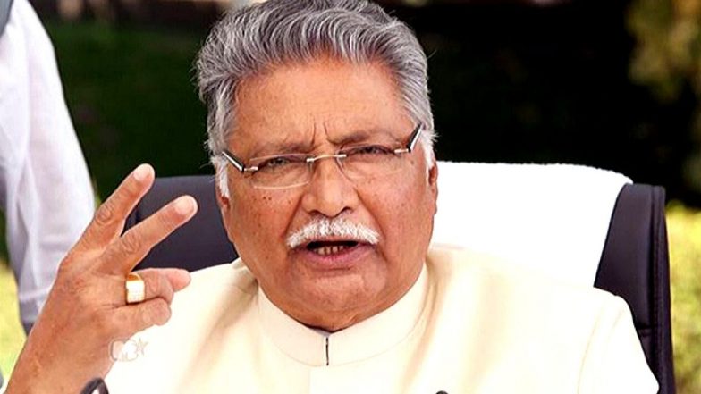 अभिनेते विक्रम गोखले यांच्यासह तीन जणांवर गुन्हा दाखल; बेकायदा जमिनी विकून ग्राहकांची केली फसवणूक