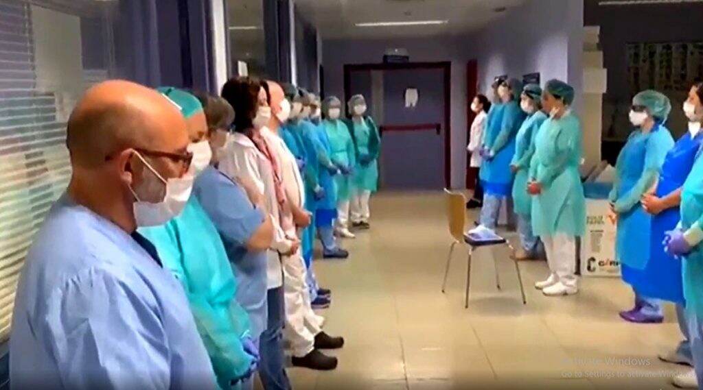 कोरोना व्हायरस संकटात स्पेनच्या डॉक्टरांनी केली भारतीय पद्धतीने पार्थना; हॉस्पिटलमध्ये स्टाफकडून ‘ओम’ मंत्राचा जप, सतनाम वाहे गुरुपाठ (Video) कोरोना व्हायरस संकटात स्पेनच्या डॉक्टरांनी केली भारतीय पद्धतीने पार्थना; हॉस्पिटलमध्ये स्टाफकडून ‘ओम’ मंत्राचा जप, सतनाम वाहे गुरुपाठ (Video)