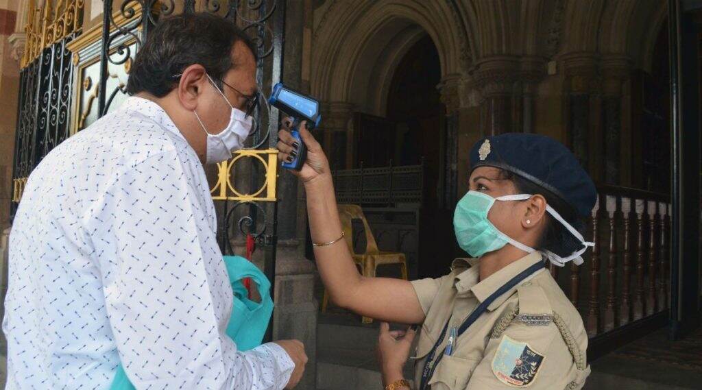 Coronavirus: कोरोना व्हायरसच्या पार्श्वभुमीवर राज्यातील सर्व विधिमंडळ सदस्य, लोकप्रतिनीधींच्या वेतनात 30 टक्के कपात करण्याचा निर्णय Coronavirus: कोरोना व्हायरसच्या पार्श्वभुमीवर राज्यातील सर्व विधिमंडळ सदस्य, लोकप्रतिनीधींच्या वेतनात 30 टक्के कपात करण्याचा निर्णय