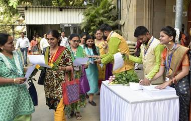 जागतिक महिला दिनानिमित्त ठाकरे सरकारचा नवा प्रयोग; मुख्यमंत्री उद्धव ठाकरे यांच्या पत्रासह फुल देऊन मंत्रालयातील महिलांचे स्वागत