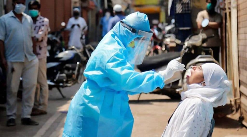 Covid19 Cases In Mumbai: मुंबईतील कोरोनाबाधितांची संख्या वाढली; दिवसभरात 1 हजार 199 नव्या रुग्णांची नोंद, 65 जणांचा मृत्यू Covid19 Cases In Mumbai: मुंबईतील कोरोनाबाधितांची संख्या वाढली; दिवसभरात 1 हजार 199 नव्या रुग्णांची नोंद, 65 जणांचा मृत्यू