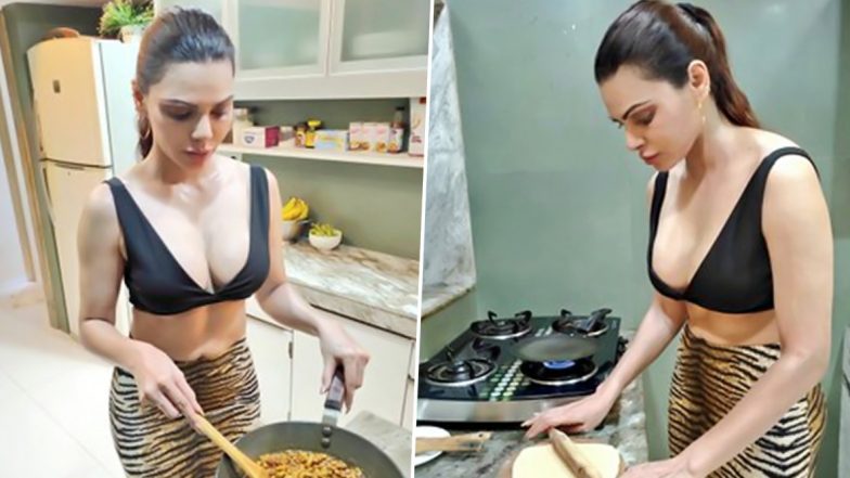 Sherlyn Chopra ने हॉट अवतारात बनवलेली ही रेसिपी चाखायची आहे का? Watch Photos
