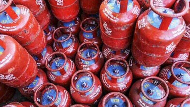 LPG Gas Cylinder Cashback Offer: घरगुती गॅस सिलेंडर बुकिंगवर मिळू शकतो 50 रूपये कॅशबॅक; जाणून घ्या Amazon Pay Offer!