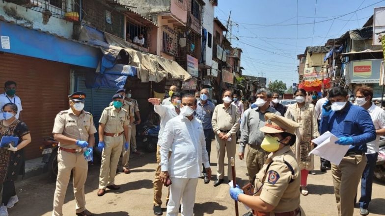 मुंबई: Coronavirus च्या वाढत्या प्रादुर्भावाच्या पार्श्वभूमीवर आरोग्यमंत्री राजेश टोपे यांनी केंद्रीय पथकासोबत घेतला कोरोना हॉटस्पॉट धारावीचा घेतला आढावा; क्वारंटीन सेंटरला भेट