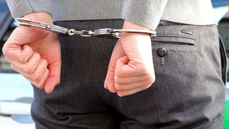 Mumbai Cyber Crime: मुंबईत वृ्द्ध व्यक्तीची ऑनलाइन फसवणूक करणाऱ्या एका तरुणाला खार पोलिसांकडून अटक