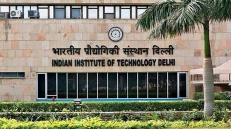 IITs, IIITs कडून 2020-21 शैक्षणिक वर्षात फी वाढ नाही; केंद्रीय मानव संसाधन विकास मंत्री रमेश पोखरियाल यांचे स्पष्टीकरण