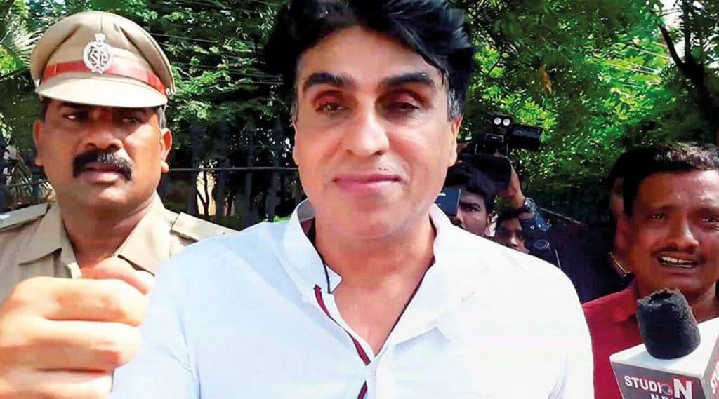 बॉलीवूड मध्ये Coronavirus चा शिरकाव; 2 मुलींसह निर्माते करीम मोरानी यांनाही कोरोना विषाणूची लागण बॉलीवूड मध्ये Coronavirus चा शिरकाव; 2 मुलींसह निर्माते करीम मोरानी यांनाही कोरोना विषाणूची लागण