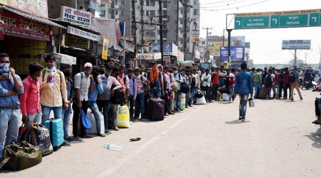 हवेतील कोरोना व्हायरसमुळे तब्बल 8 मीटर पर्यंतच्या व्यक्तीला होऊ शकते संक्रमण; MIT संशोधकांचा दावा हवेतील कोरोना व्हायरसमुळे तब्बल 8 मीटर पर्यंतच्या व्यक्तीला होऊ शकते संक्रमण; MIT संशोधकांचा दावा