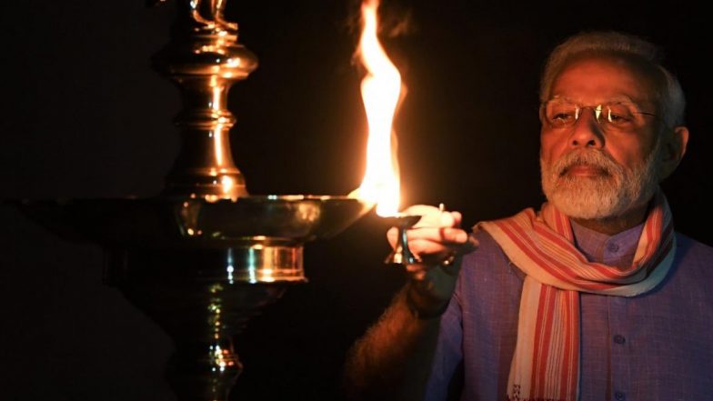 Coronavirus: 'टाळ्या, थाळ्या आणि दिवे, अशाने युद्ध हरु'; पंतप्रधान नरेंद्र मोदी यांच्यावर दै. सामना संपादकीयातून टीकास्त्र
