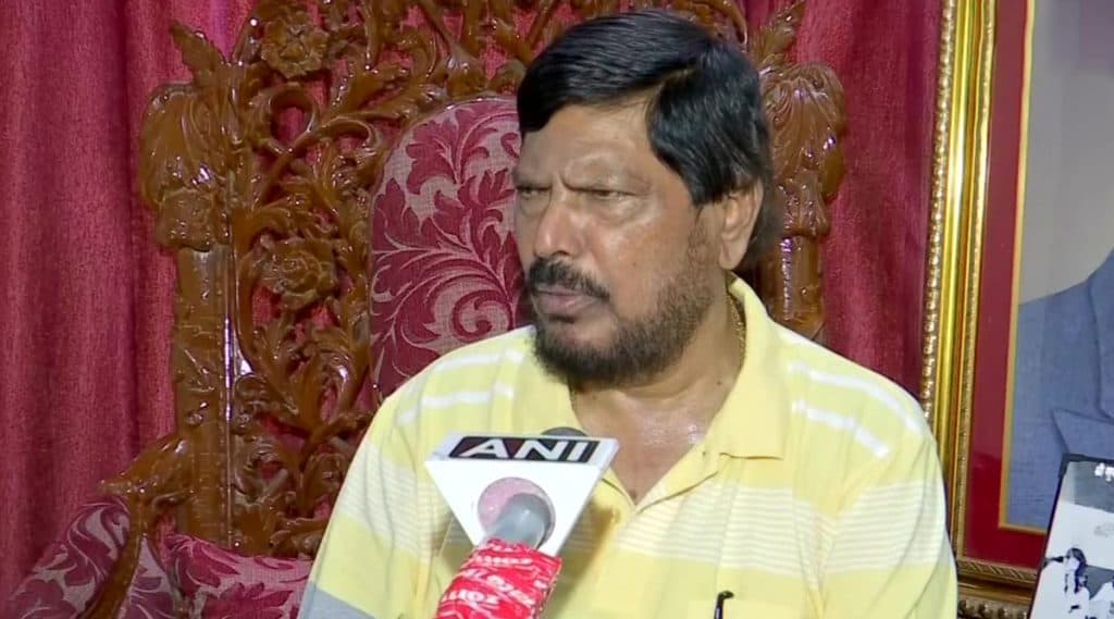 Ramdas Athawale Meets Madan Sharma: रामदास आठवले यांनी घेतली शिवसैनिकांंनी मारहाण केलेल्या निवृत्त नौदल अधिकारी मदन शर्मा यांंची भेट, दिली ही प्रतिक्रिया Ramdas Athawale Meets Madan Sharma: रामदास आठवले यांनी घेतली शिवसैनिकांंनी मारहाण केलेल्या निवृत्त नौदल अधिकारी मदन शर्मा यांंची भेट, दिली ही प्रतिक्रिया