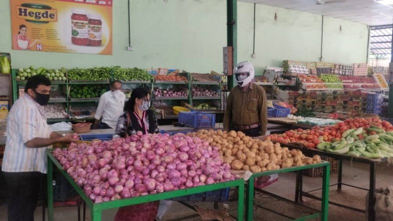 Fact Check: कोरोना व्हायरसचा प्रसार करण्यासाठी भाजी विक्रेत्यांकडून भाज्या आणि फळांवर थुंकण्याचे ऑडिओ खोटे! जाणून घ्या व्हायरल मेसेज मागील सत्य