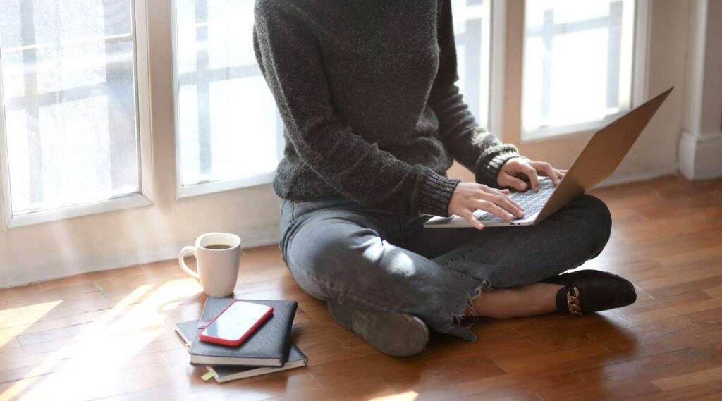 Lockdown काळात सुरु झालेल्या Work From Home मुळे कंपन्या खुश; 74 टक्के सीएफओंना लॉकडाऊन नंतरही सुरु ठेवायची आहे हीच व्यवस्था- सर्वेक्षणातून खुलासा Lockdown काळात सुरु झालेल्या Work From Home मुळे कंपन्या खुश; 74 टक्के सीएफओंना लॉकडाऊन नंतरही सुरु ठेवायची आहे हीच व्यवस्था- सर्वेक्षणातून खुलासा