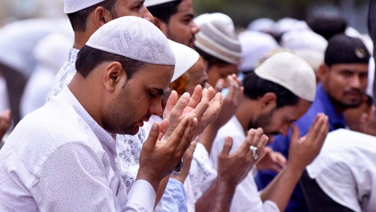 Court Orders Muslim Man To Offer Five Times Namaz: रस्ता अपघाताच्या वादातील दोषीला झाडे लावणे व 21 दिवस पाच वेळा नमाज अदा करण्याची शिक्षा; मालेगावच्या दंडाधिकार्‍यांचा आदेश