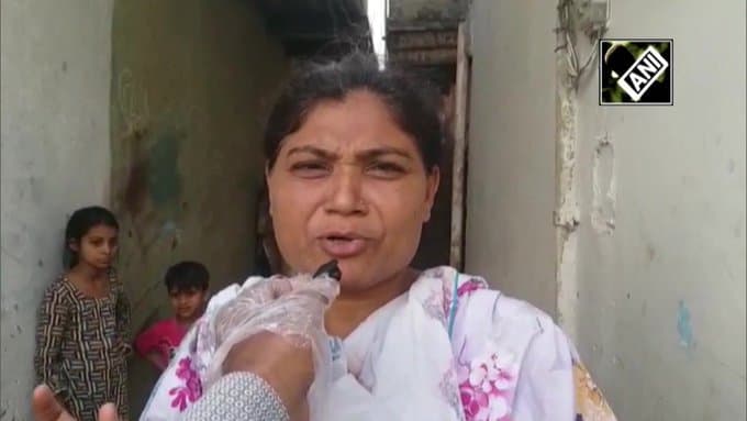 Coronavirus: पाकिस्तानचा संतापजनक प्रकार, लॉकडाउनच्या काळात हिंदू, ख्रिस्ती नागरिकांना राशन देणे नाकारले Coronavirus: पाकिस्तानचा संतापजनक प्रकार, लॉकडाउनच्या काळात हिंदू, ख्रिस्ती नागरिकांना राशन देणे नाकारले