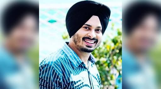 लॉकडाऊनमुळे कमाईचा मार्ग बंद झाल्याने टीव्ही अभिनेता मनमीत ग्रेवाल याची राहत्या घरी गळफास घेऊन आत्महत्या लॉकडाऊनमुळे कमाईचा मार्ग बंद झाल्याने टीव्ही अभिनेता मनमीत ग्रेवाल याची राहत्या घरी गळफास घेऊन आत्महत्या