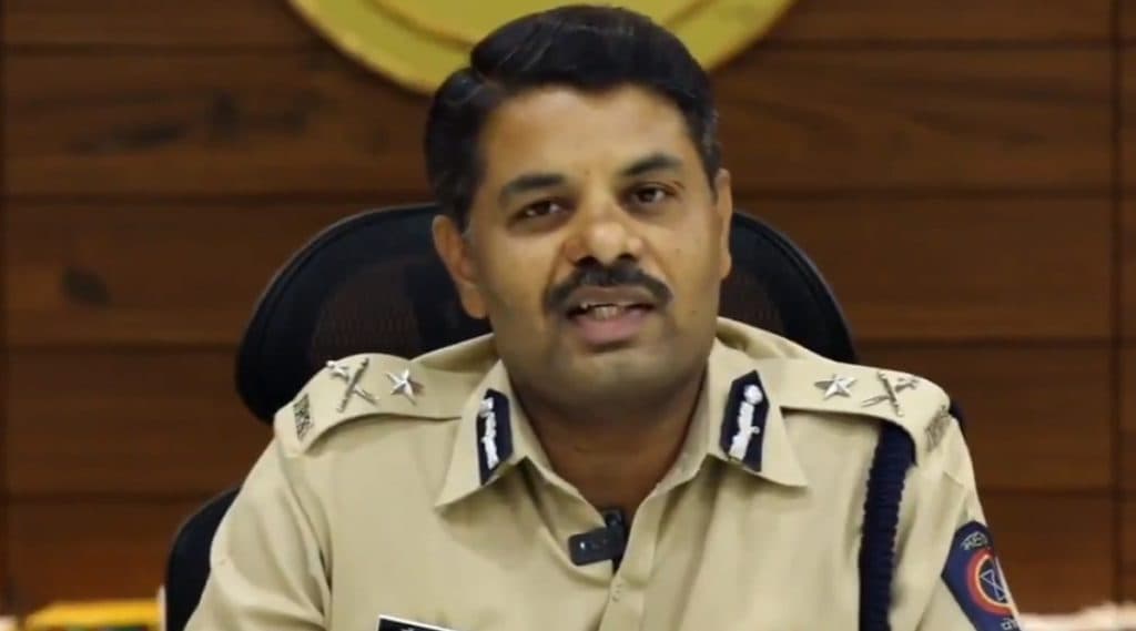 Covid-19 Lockdown मध्ये पुणे पोलिस आयुक्तांचे विद्यार्थ्यांना शहर न सोडण्याचे कळकळीचे आवाहन; व्हिडिओ शेअर करत दिला मोलाचा सल्ला (Watch Video) Covid-19 Lockdown मध्ये पुणे पोलिस आयुक्तांचे विद्यार्थ्यांना शहर न सोडण्याचे कळकळीचे आवाहन; व्हिडिओ शेअर करत दिला मोलाचा सल्ला (Watch Video)
