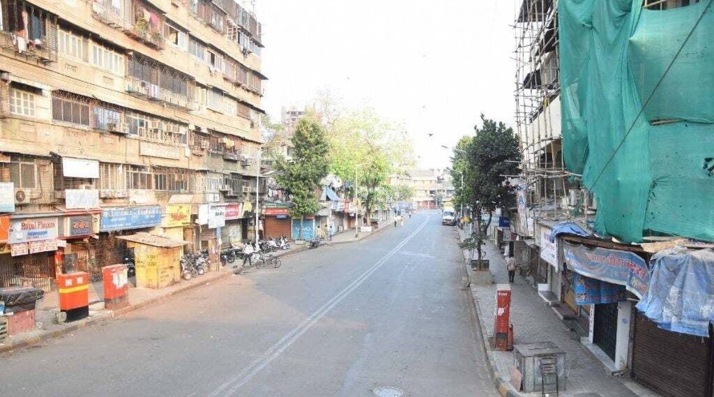 Pune: पुण्यात Containment Zone सोडून इतर ठिकाणी अत्यावश्यक सेवेत न येणारी दुकाने, पेट्रोल पंप सुरु करण्यास परवानगी; जाणून घ्या वेळा Pune: पुण्यात Containment Zone सोडून इतर ठिकाणी अत्यावश्यक सेवेत न येणारी दुकाने, पेट्रोल पंप सुरु करण्यास परवानगी; जाणून घ्या वेळा