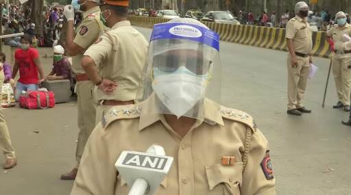 Lockdown: छत्रपती शिवाजी महाराज टर्मिनस येथून 1600 स्थलांतरित कामगारांना घेऊन 3 'Shramik Special Trains' बिहारला होणार रवाना; मुंबईचे एसीपी एल. एस धोंडे यांची माहिती Lockdown: छत्रपती शिवाजी महाराज टर्मिनस येथून 1600 स्थलांतरित कामगारांना घेऊन 3 'Shramik Special Trains' बिहारला होणार रवाना; मुंबईचे एसीपी एल. एस धोंडे यांची माहिती