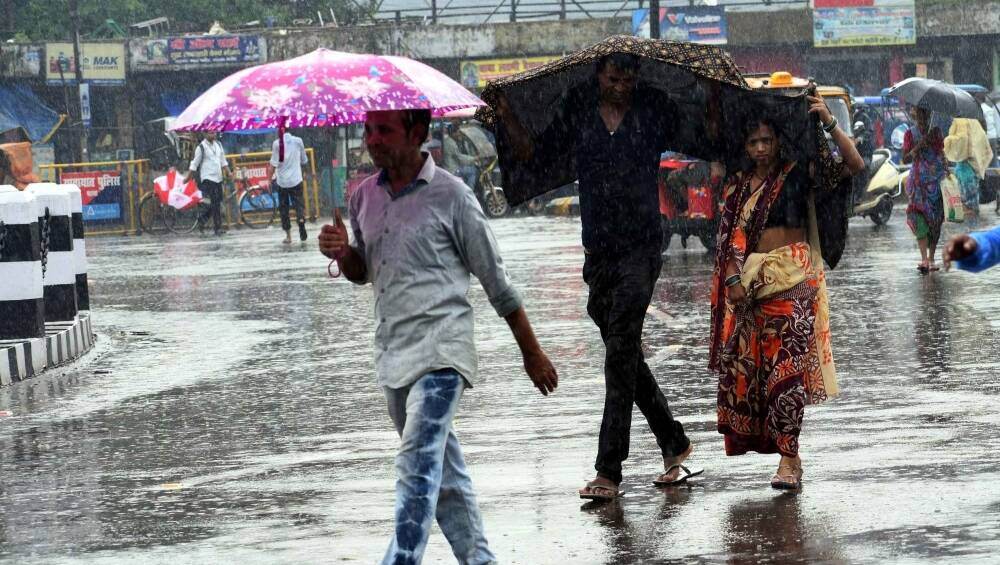 Maharashtra Monsoon 2020: मुंबई सह उपनगरांमध्ये काल रात्री हलक्या ते मध्यम स्वरुपाचा पाऊस बरसला; कोकणात मध्यम स्वरुपाच्या पावसाचा अंदाज- IMD Maharashtra Monsoon 2020: मुंबई सह उपनगरांमध्ये काल रात्री हलक्या ते मध्यम स्वरुपाचा पाऊस बरसला; कोकणात मध्यम स्वरुपाच्या पावसाचा अंदाज- IMD
