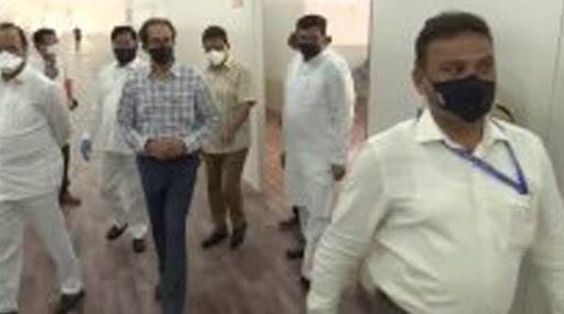 महाराष्ट्र मुख्यमंत्री उद्धव ठाकरे यांची वांद्रे कुर्ला संकुलनातील एमएमआरडी येथे उभारण्यात येणाऱ्या कोविड19 च्या रुग्णालयाला भेट महाराष्ट्र मुख्यमंत्री उद्धव ठाकरे यांची वांद्रे कुर्ला संकुलनातील एमएमआरडी येथे उभारण्यात येणाऱ्या कोविड19 च्या रुग्णालयाला भेट