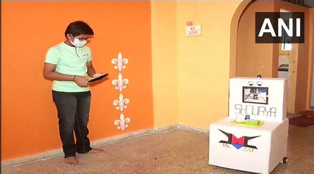 औरंगाबाद: साई रंगदाळ या 7वी मध्ये शिकणार्या विद्यार्थ्याने कोव्हिड योद्धांच्या मदतीसाठी बनवला रोबोट; औषधं, अन्न पोहचवण्यासाठी करणार मदत औरंगाबाद: साई रंगदाळ या 7वी मध्ये शिकणार्या विद्यार्थ्याने कोव्हिड योद्धांच्या मदतीसाठी बनवला रोबोट; औषधं, अन्न पोहचवण्यासाठी करणार मदत