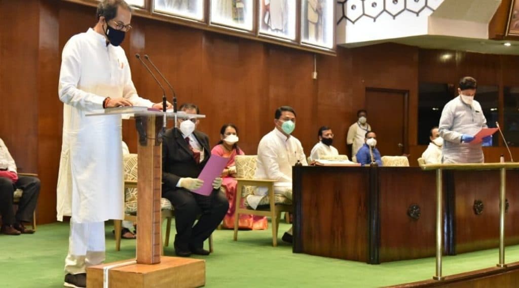 मुख्यमंत्री उद्धव ठाकरे यांनी घेतली विधान परिषदेच्या सदस्यत्त्वाची शपथ; पुढील 6 वर्ष राहणार आमदार मुख्यमंत्री उद्धव ठाकरे यांनी घेतली विधान परिषदेच्या सदस्यत्त्वाची शपथ; पुढील 6 वर्ष राहणार आमदार