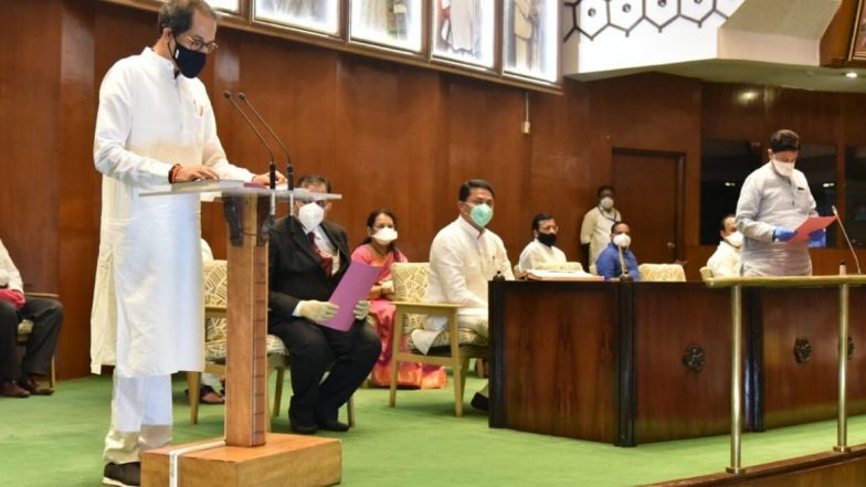 मुख्यमंत्री उद्धव ठाकरे यांनी घेतली विधान परिषदेच्या सदस्यत्त्वाची शपथ; पुढील 6 वर्ष राहणार आमदार