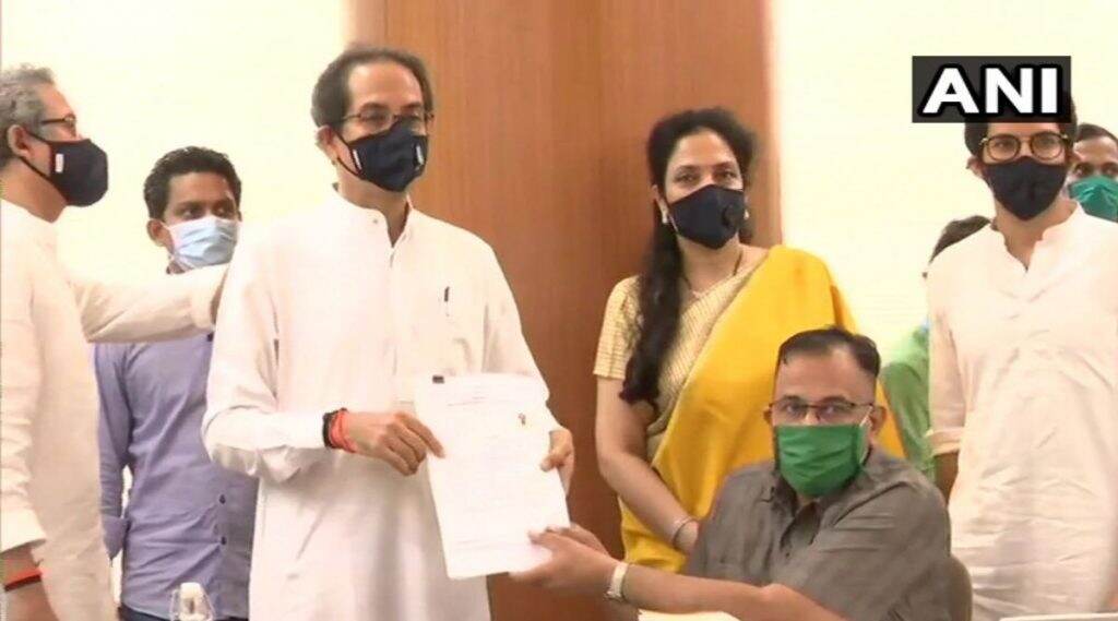 Maharashtra Legislative Council Election 2020: उद्धव ठाकरे यांच्यासह महाविकास आघाडीच्या 5 उमेदवारांचे अर्ज दाखल; 21 मे दिवशी विधान परिषद निवडणूक Maharashtra Legislative Council Election 2020: उद्धव ठाकरे यांच्यासह महाविकास आघाडीच्या 5 उमेदवारांचे अर्ज दाखल; 21 मे दिवशी विधान परिषद निवडणूक