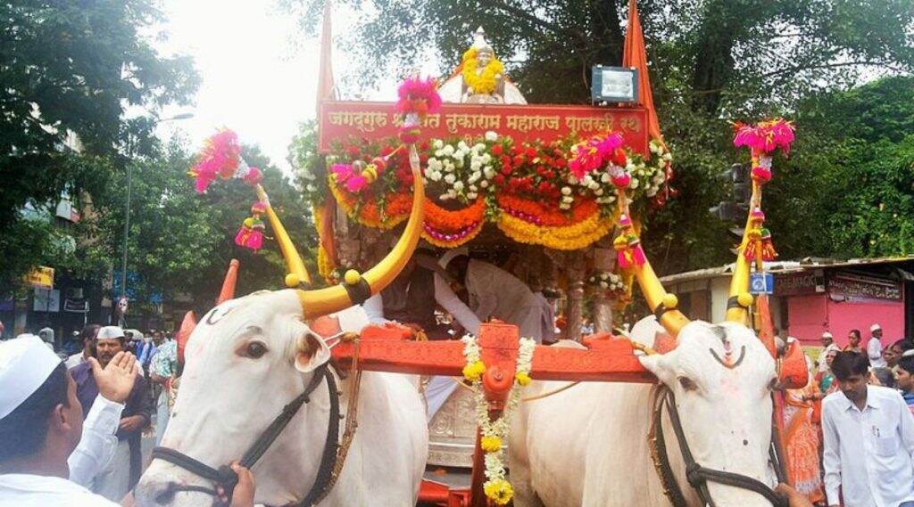 पंढरपूर वारी 2020: देहू, आळंदी देवस्थानचे प्रमुख विश्वस्त आणि पुणे जिल्हाधिकारी नवल किशोर राम यांच्यात चर्चा; यंदाच्या पालखी सोहळयाचे नियोजन, स्वरूप येत्या 2 दिवसांत ठरणार पंढरपूर वारी 2020: देहू, आळंदी देवस्थानचे प्रमुख विश्वस्त आणि पुणे जिल्हाधिकारी नवल किशोर राम यांच्यात चर्चा; यंदाच्या पालखी सोहळयाचे नियोजन, स्वरूप येत्या 2 दिवसांत ठरणार