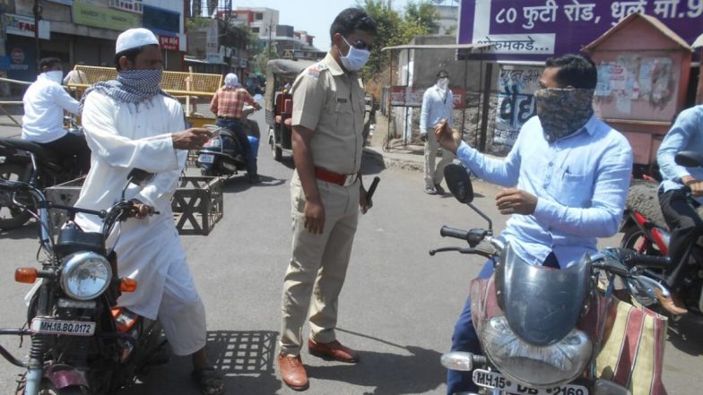 धुळे येथे लॉकडाउनच्या काळात रस्त्यावर वाहनावरुन फिरणाऱ्यांच्या विरोधात पोलिसांकडून कारवाईला सुरुवात
