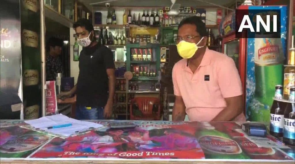 महाराष्ट्राला चार दिवसात दारू विक्रीने मिळाला 150 कोटी रुपयांचा महसूल, राज्य उत्पादन शुक्ल विभागाची माहिती महाराष्ट्राला चार दिवसात दारू विक्रीने मिळाला 150 कोटी रुपयांचा महसूल, राज्य उत्पादन शुक्ल विभागाची माहिती
