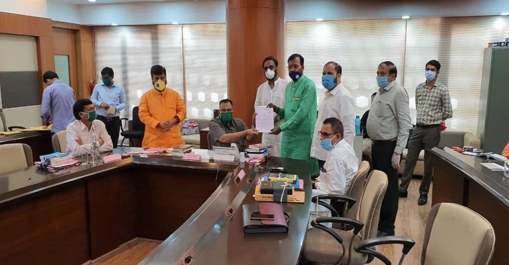 विधान परिषद निवडणूक 2020 : भाजपने उमेदवार बदलला; पंकजा मुंडे गटाच्या रमेश कराड यांना संधी विधान परिषद निवडणूक 2020 : भाजपने उमेदवार बदलला; पंकजा मुंडे गटाच्या रमेश कराड यांना संधी