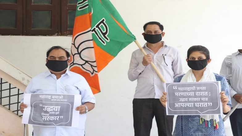 Coronavirus: भाजपला खडसावणारे एकनाथ खडसे 'मेरा आंगन मेरा रणांगन' आंदोलनात फलक घेऊन सहभागी