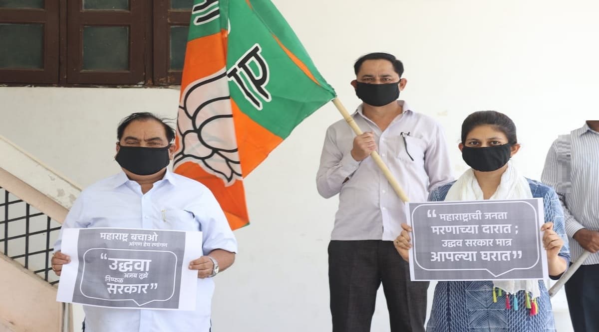 Coronavirus: भाजपला खडसावणारे एकनाथ खडसे 'मेरा आंगन मेरा रणांगन' आंदोलनात फलक घेऊन सहभागी