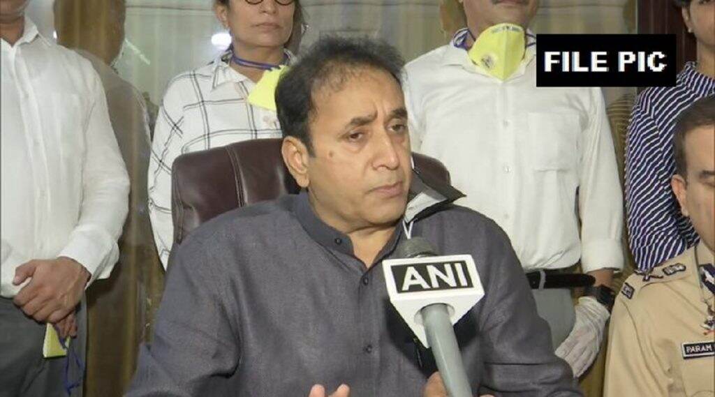 Lockdown: लॉकडाऊन काळात महाराष्ट्र पोलिसांवर हल्ल्याच्या 254 घटना, 86 जखमी, 833 जणांना अटक- अनिल देशमुख Lockdown: लॉकडाऊन काळात महाराष्ट्र पोलिसांवर हल्ल्याच्या 254 घटना, 86 जखमी, 833 जणांना अटक- अनिल देशमुख