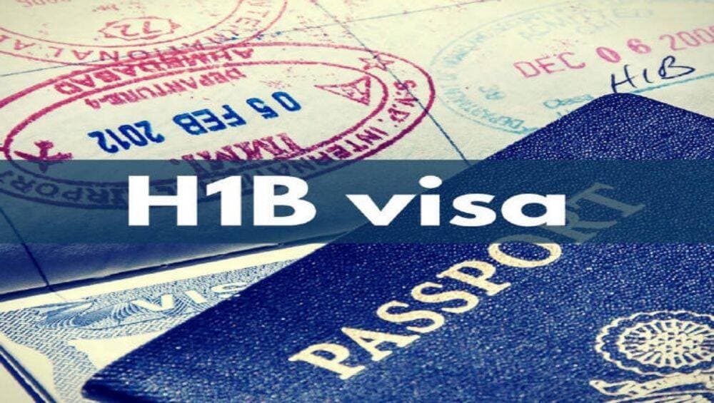 H-1B Visa: अमेरिकेमध्ये H-1B व्हिसा धारकांना दिलासा; अटीशर्थींवर कर्मचार्यांंना कुटुंबासह मिळणार प्रवेश H-1B Visa: अमेरिकेमध्ये H-1B व्हिसा धारकांना दिलासा; अटीशर्थींवर कर्मचार्यांंना कुटुंबासह मिळणार प्रवेश