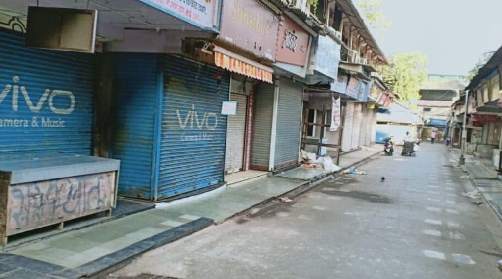मुंबई: लालबाग परिसरात कोरोनाबाधितांचा आकडा वाढत असल्याने आजपासून 7 दिवस पूर्णपणे बंद मुंबई: लालबाग परिसरात कोरोनाबाधितांचा आकडा वाढत असल्याने आजपासून 7 दिवस पूर्णपणे बंद