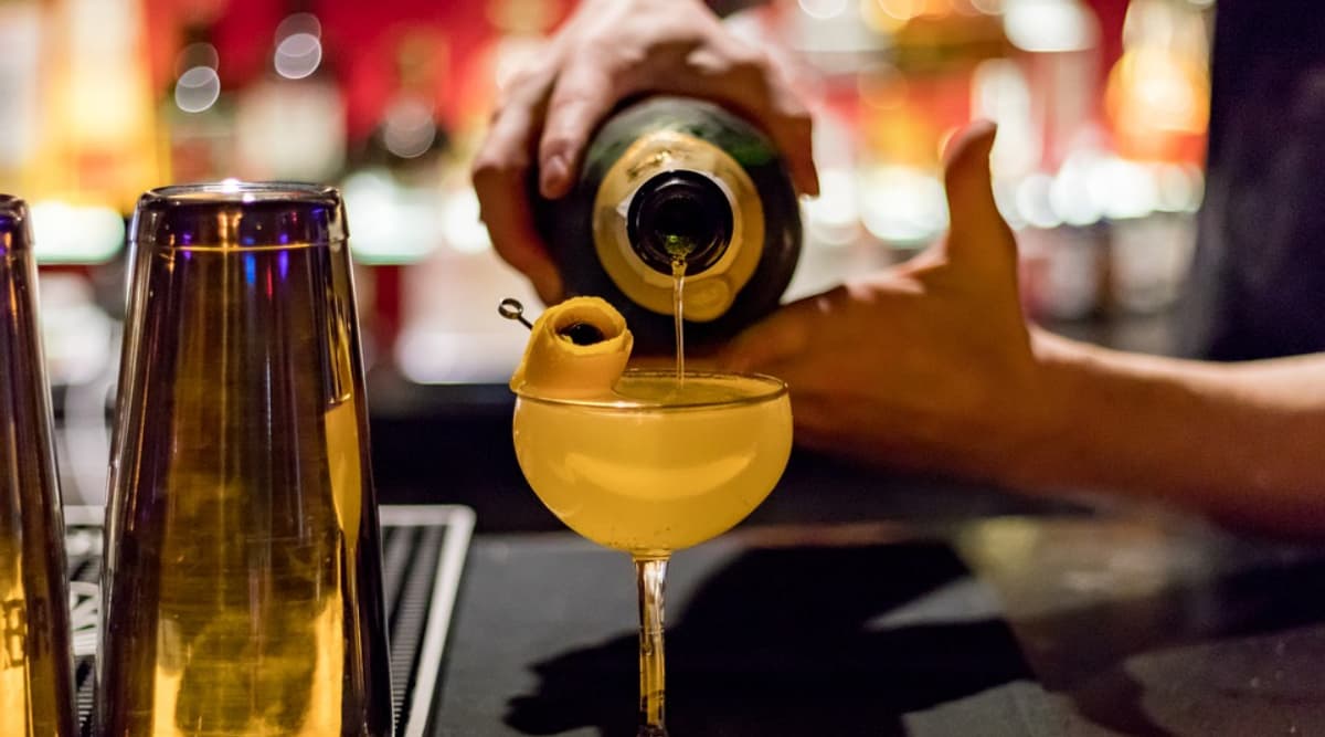 Karnataka Liquor Bet Death: अरे बापरे! 5 बाटल्या दारू प्याल्याने युवकाचा मृत्यू, 10,000 रुपयांची पैज ठरली जीवघेणी