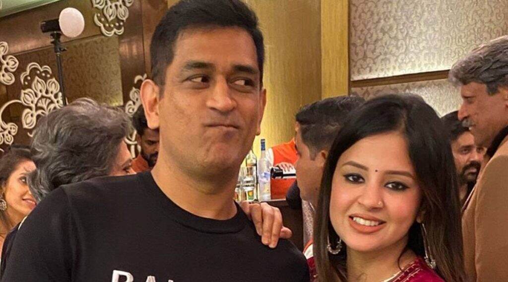 #DhoniRetires ट्रेंडला विरोध करणारं 'ते' ट्विट डिलीट करण्याचं साक्षी धोनी ने सांगितलं कारण, लॉकडाउननंतर एमएस धोनीचा प्लॅन केला उघडकीस #DhoniRetires ट्रेंडला विरोध करणारं 'ते' ट्विट डिलीट करण्याचं साक्षी धोनी ने सांगितलं कारण, लॉकडाउननंतर एमएस धोनीचा प्लॅन केला उघडकीस