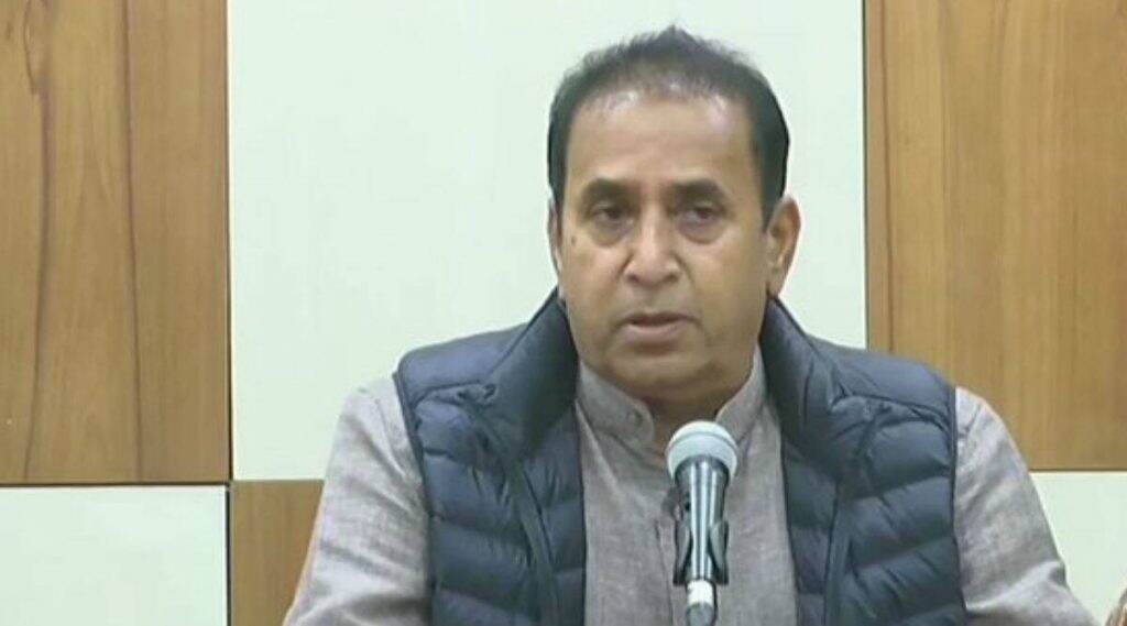 टोळधाड रोखण्यासाठी फटाके फोडा, ढोल वाजवा; गृहमंत्री अनिल देशमुख यांचा शेतकऱ्यांना सल्ला टोळधाड रोखण्यासाठी फटाके फोडा, ढोल वाजवा; गृहमंत्री अनिल देशमुख यांचा शेतकऱ्यांना सल्ला