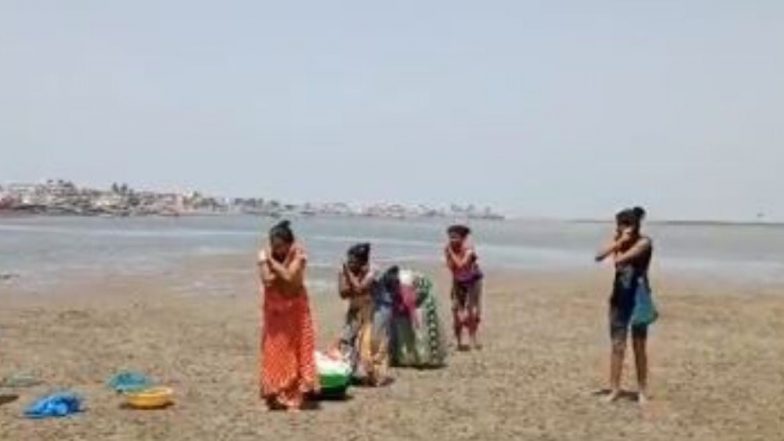 पालघर: समुद्रावर शिंपल्या काढण्यासाठी गेलेल्या महिलांना पोलिसांनी दिली उठाबश्या काढण्याची शिक्षा, व्हिडिओ सोशल मीडियात व्हायरल