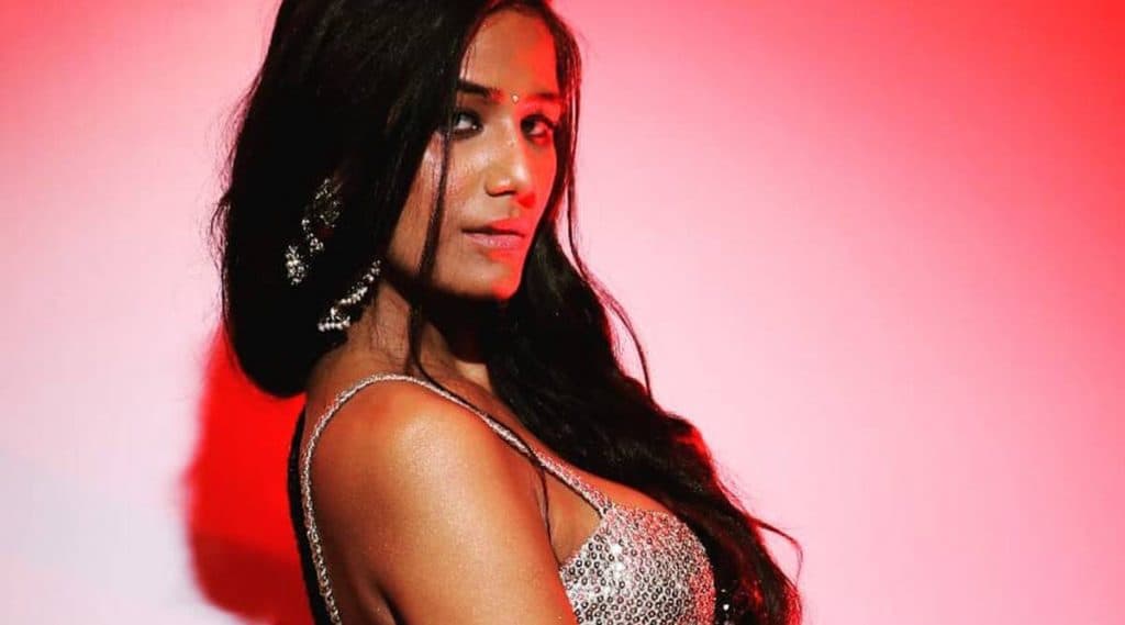 Poonam Pandey Instagram Lost: पूनम पांडे ने इंस्टाग्राम Log In होत नसल्याचे सांगत केलं ट्विट; मदत करणार्याला किडनी द्यायला सुद्धा तयार Poonam Pandey Instagram Lost: पूनम पांडे ने इंस्टाग्राम Log In होत नसल्याचे सांगत केलं ट्विट; मदत करणार्याला किडनी द्यायला सुद्धा तयार