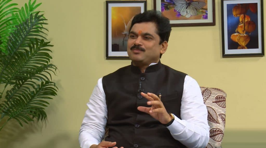 विधान परिषद निवडणूक 2020: पंकजा मुंडे यांच्यासारखा अभ्यास माझ्यासह इतरांना जमला नाही; भाजप नेते राम शिंदे यांची खोचक प्रतिक्रिया विधान परिषद निवडणूक 2020: पंकजा मुंडे यांच्यासारखा अभ्यास माझ्यासह इतरांना जमला नाही; भाजप नेते राम शिंदे यांची खोचक प्रतिक्रिया
