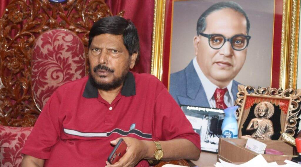विधान परिषद निवडणूक: भाजपच्या जागावाटपावरुन केंद्रीय मत्री रामदास आठवले नाराज विधान परिषद निवडणूक: भाजपच्या जागावाटपावरुन केंद्रीय मत्री रामदास आठवले नाराज