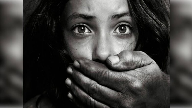 Rape: नापास करण्याची धमकी देऊन तीन विद्यार्थिनींवर बलात्काराचा प्रयत्न, शिक्षकावर कारवाई करण्याची कुटूंबियांची मागणी