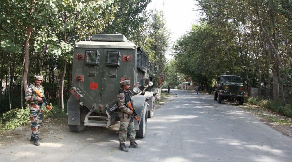 दक्षिणी कश्मीर च्या बिजबेहरा मध्ये एक CRPF जवान, चिमुकला दहशतवाद्यांकडून ठार दक्षिणी कश्मीर च्या बिजबेहरा मध्ये एक CRPF जवान, चिमुकला दहशतवाद्यांकडून ठार