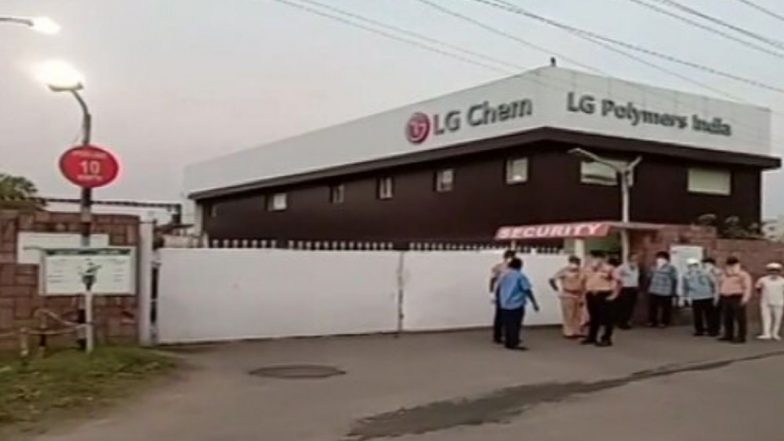 आंध्र प्रदेश: विशाखापट्टणम मध्ये LG Polymers Industry मधून विषारी वायू गळतीमुळे 3 जणांचा मृत्यू; 5 गावं सुरक्षेच्या कारणास्तव रिकामी